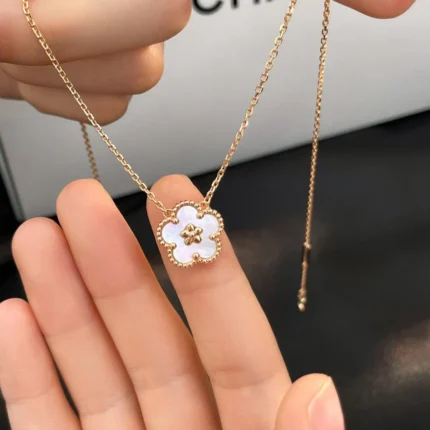 [Van Cleef Arpels]LUCKY  WHITE MOP  PLUM BLOSSOM NECKLACE