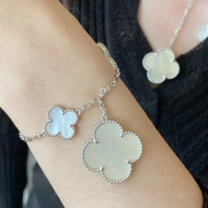[Van Cleef Arpels]CLOVER 5 MOTIF WHITE MOP SILVER BRACELET