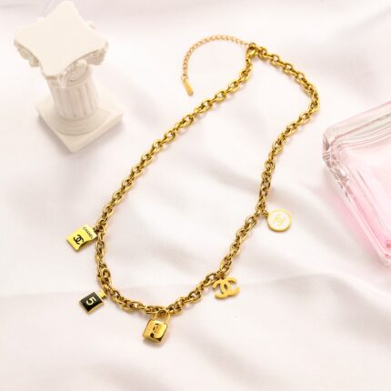 ZG1747 CHANEL Necklace with box